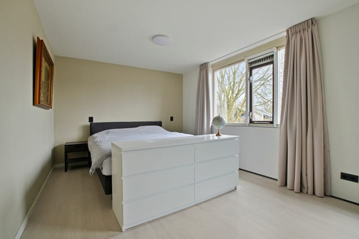 Spacious corner house with west-facing garden in Amstelveen — 39