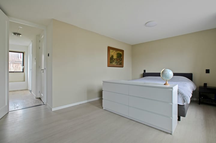 Spacious corner house with west-facing garden in Amstelveen — 41