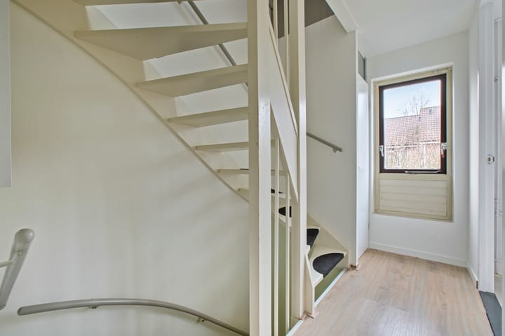 Spacious corner house with west-facing garden in Amstelveen — 53