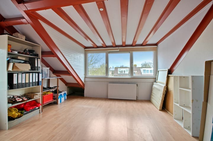 Spacious corner house with west-facing garden in Amstelveen — 59