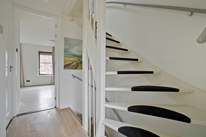 Spacious corner house with west-facing garden in Amstelveen — 55
