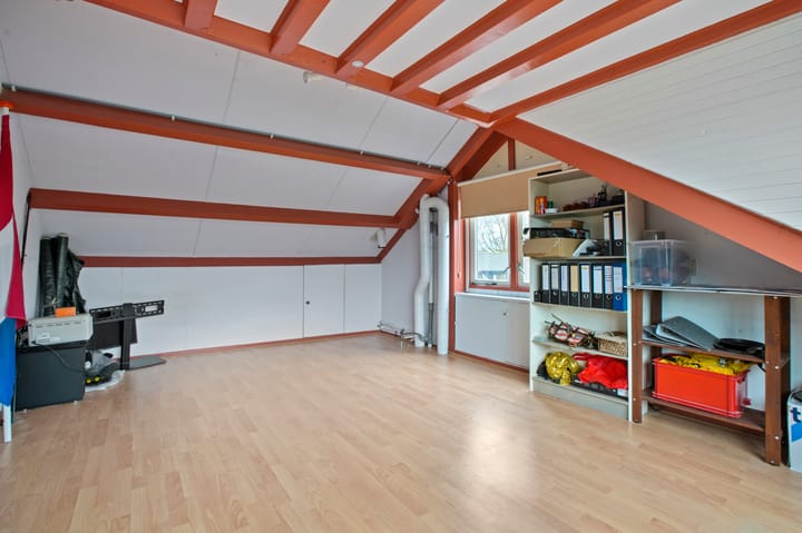 Spacious corner house with west-facing garden in Amstelveen — 65