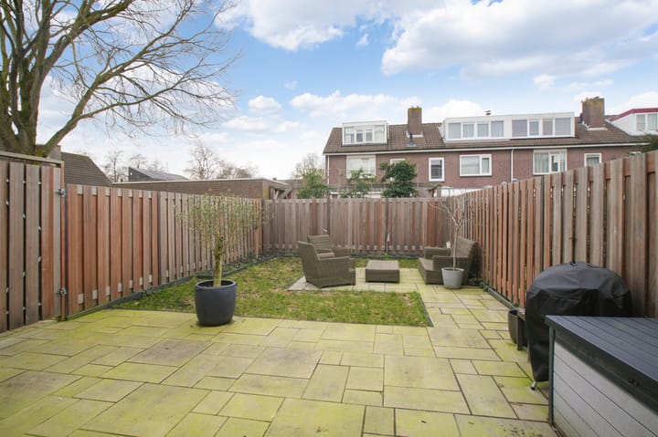 Spacious corner house with west-facing garden in Amstelveen — 69