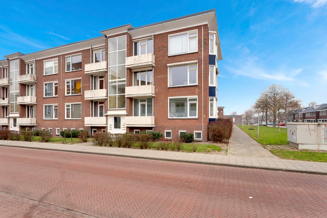 Photo 1 of J.H.W. Robersstraat 111