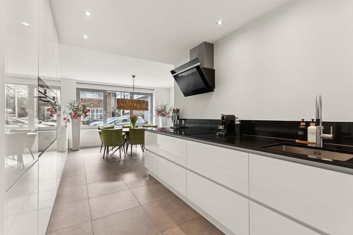 Luxury Turn-Key Semi-Detached Home with Garage in Quiet Almere Haven Courtyard — 22