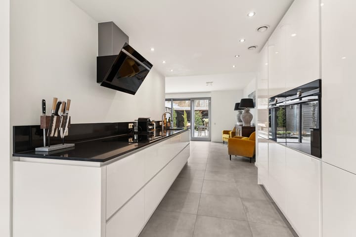 Luxury Turn-Key Semi-Detached Home with Garage in Quiet Almere Haven Courtyard — 26