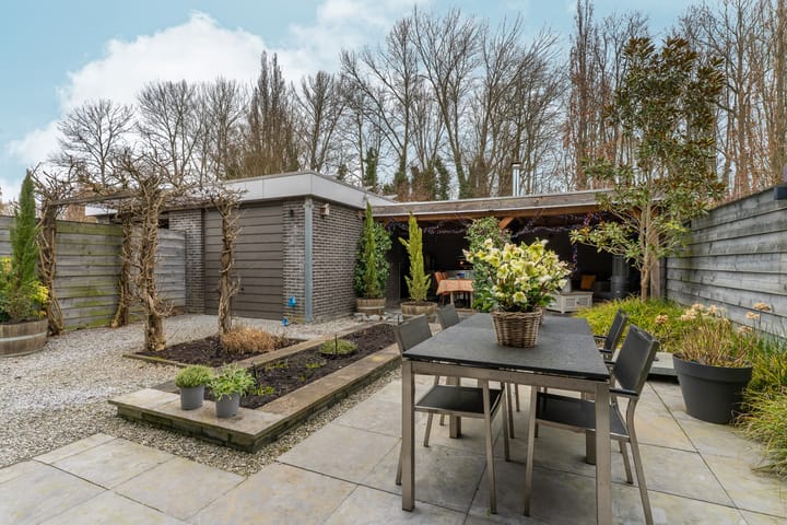 Luxury Turn-Key Semi-Detached Home with Garage in Quiet Almere Haven Courtyard — 42
