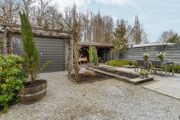 Luxury Turn-Key Semi-Detached Home with Garage in Quiet Almere Haven Courtyard — 50