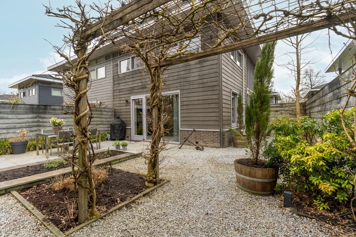 Luxury Turn-Key Semi-Detached Home with Garage in Quiet Almere Haven Courtyard — 52