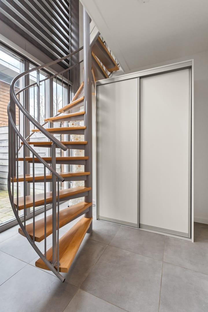 Luxury Turn-Key Semi-Detached Home with Garage in Quiet Almere Haven Courtyard — 54
