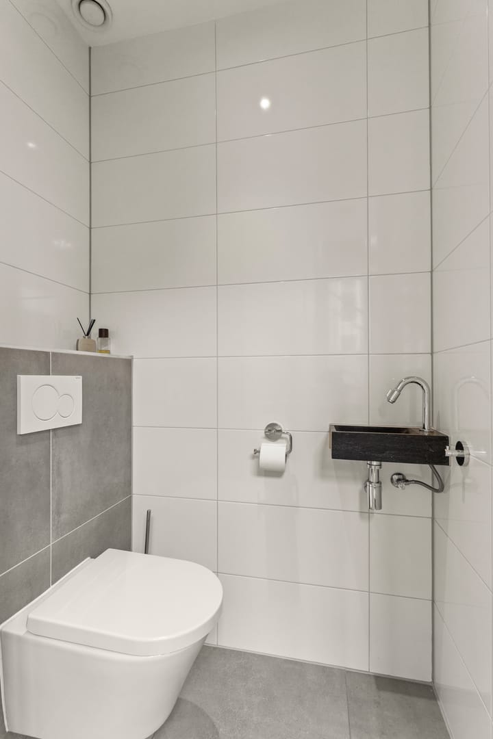 Luxury Turn-Key Semi-Detached Home with Garage in Quiet Almere Haven Courtyard — 56