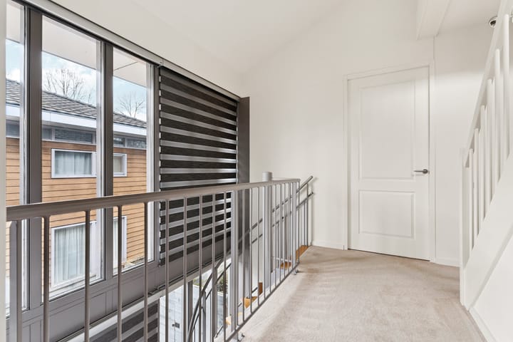 Luxury Turn-Key Semi-Detached Home with Garage in Quiet Almere Haven Courtyard — 58
