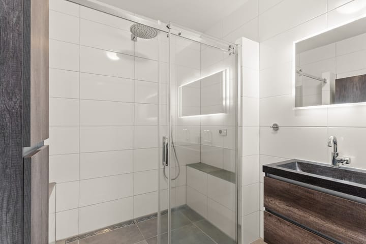 Luxury Turn-Key Semi-Detached Home with Garage in Quiet Almere Haven Courtyard — 68