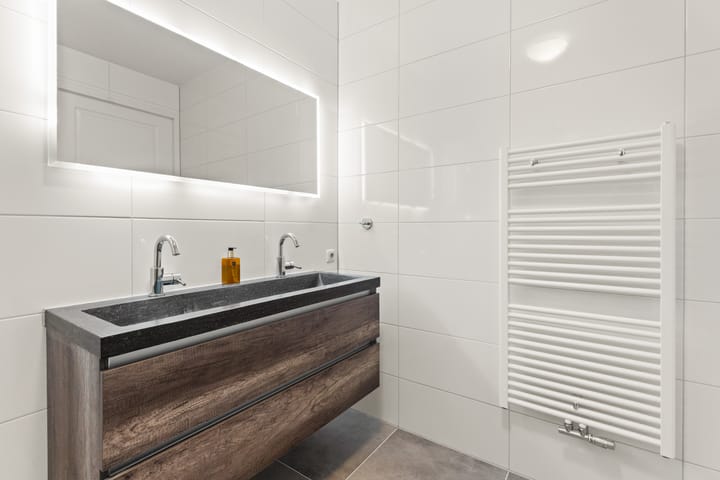 Luxury Turn-Key Semi-Detached Home with Garage in Quiet Almere Haven Courtyard — 72