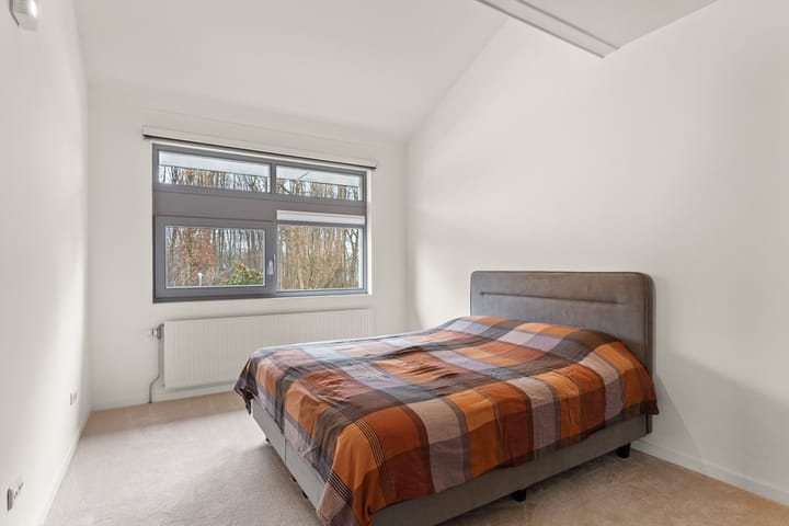 Luxury Turn-Key Semi-Detached Home with Garage in Quiet Almere Haven Courtyard — 80