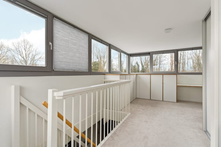 Luxury Turn-Key Semi-Detached Home with Garage in Quiet Almere Haven Courtyard — 84