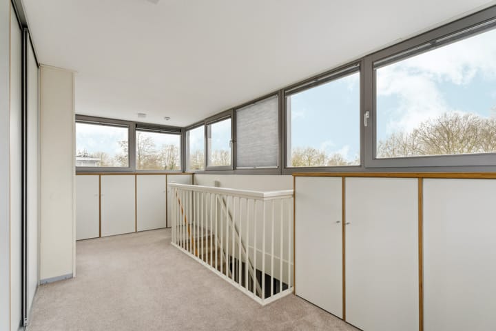 Luxury Turn-Key Semi-Detached Home with Garage in Quiet Almere Haven Courtyard — 88