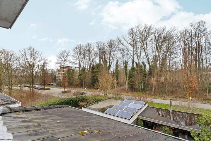 Luxury Turn-Key Semi-Detached Home with Garage in Quiet Almere Haven Courtyard — 92