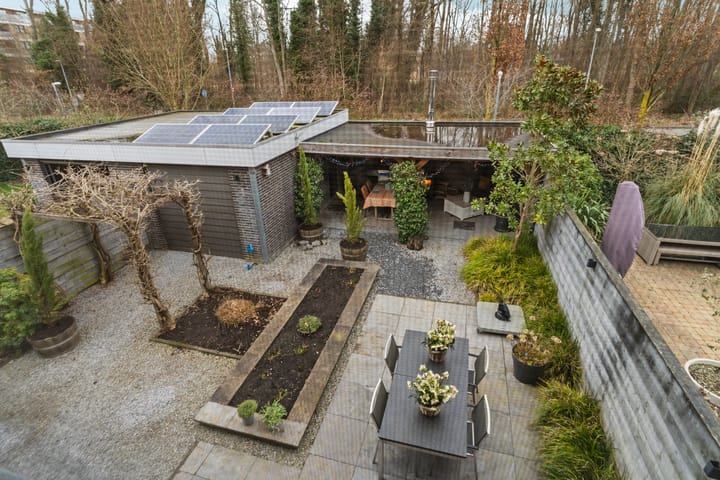 Luxury Turn-Key Semi-Detached Home with Garage in Quiet Almere Haven Courtyard — 94