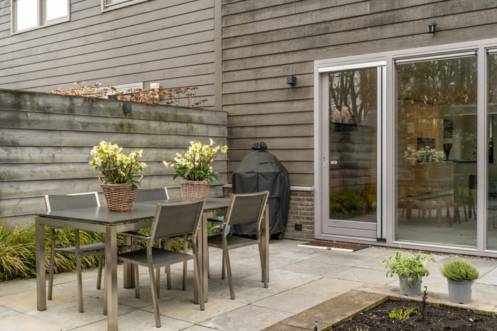 Luxury Turn-Key Semi-Detached Home with Garage in Quiet Almere Haven Courtyard — 96