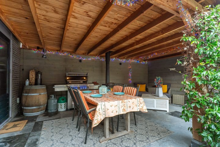 Luxury Turn-Key Semi-Detached Home with Garage in Quiet Almere Haven Courtyard — 104