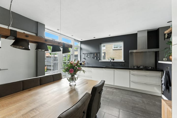Charming semi-detached home with sunny south-facing garden in Old Tower District — 31