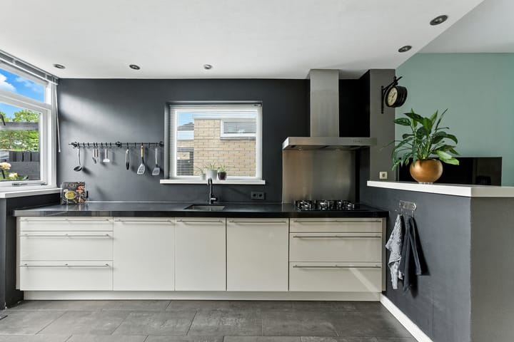 Charming semi-detached home with sunny south-facing garden in Old Tower District — 33