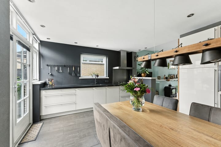 Charming semi-detached home with sunny south-facing garden in Old Tower District — 37
