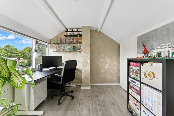 Charming semi-detached home with sunny south-facing garden in Old Tower District — 65