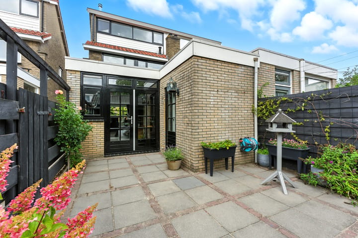 Charming semi-detached home with sunny south-facing garden in Old Tower District — 71