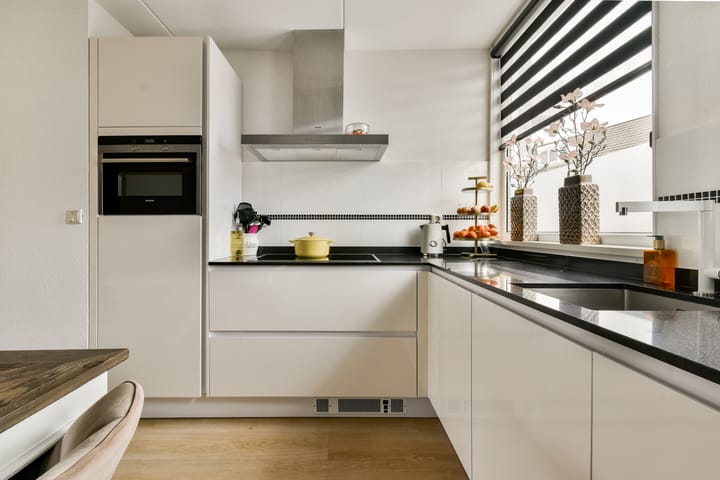 Photo 3 of Johanna Naber-erf 146