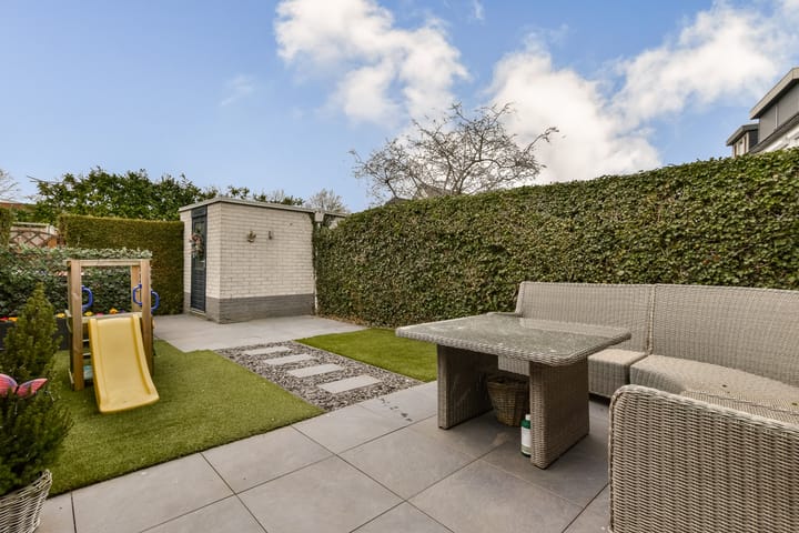 Photo 4 of Johanna Naber-erf 146