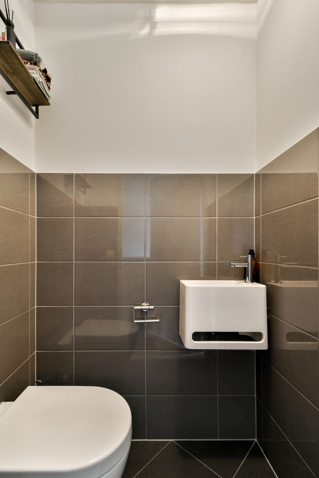 Photo 13 of Johanna Naber-erf 146