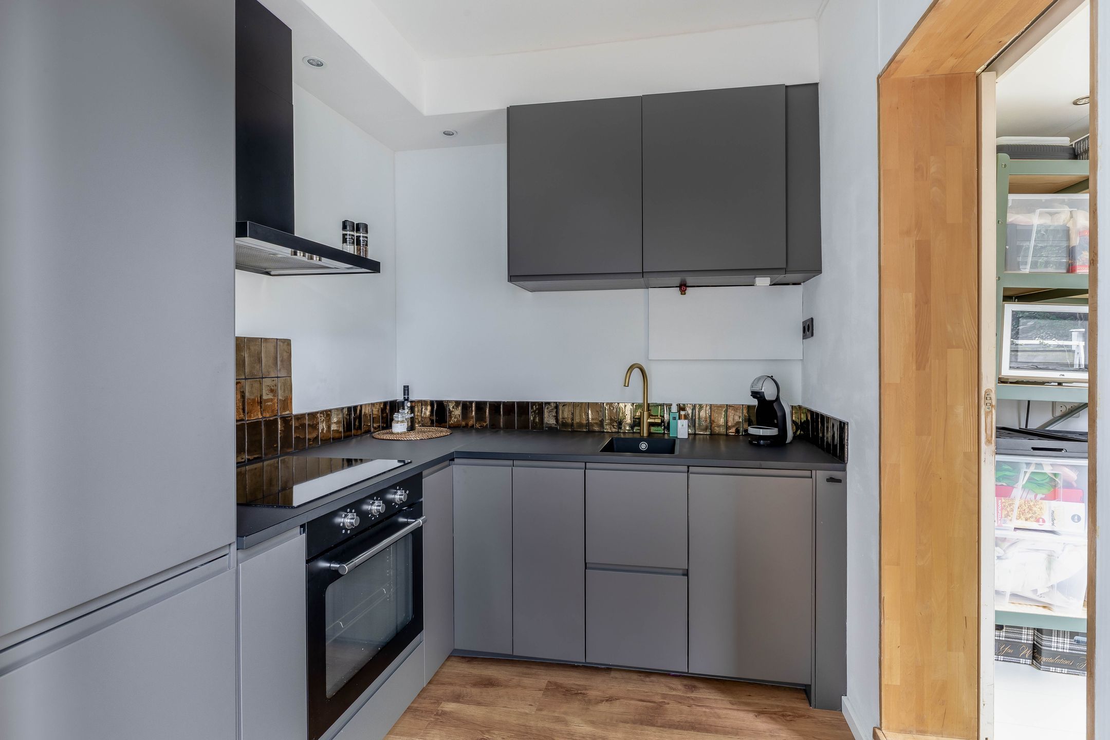 Foto 18 van Zestienhovensekade 235