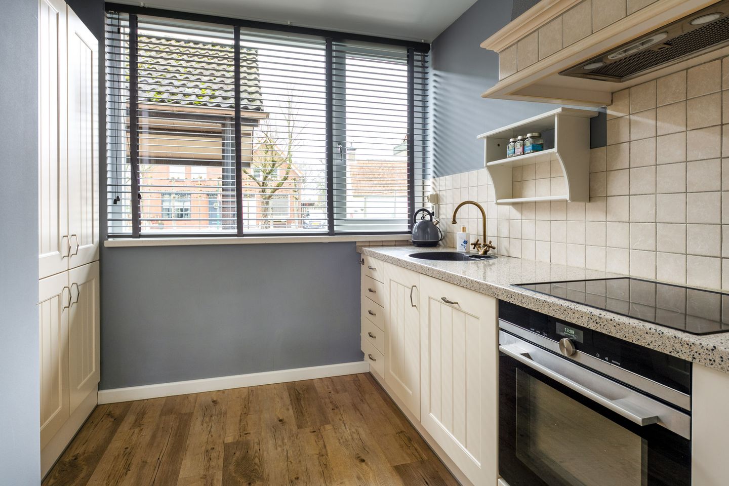 Foto 5 van Zr Marie Adolphinestr 26-A