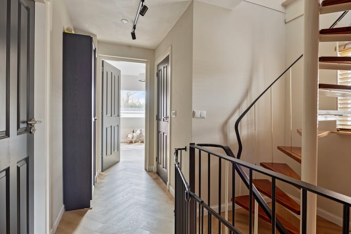 Modern Semi-Detached House with Outdoor Room and Extended Kitchen — 43
