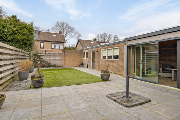 Modern Semi-Detached House with Outdoor Room and Extended Kitchen — 81