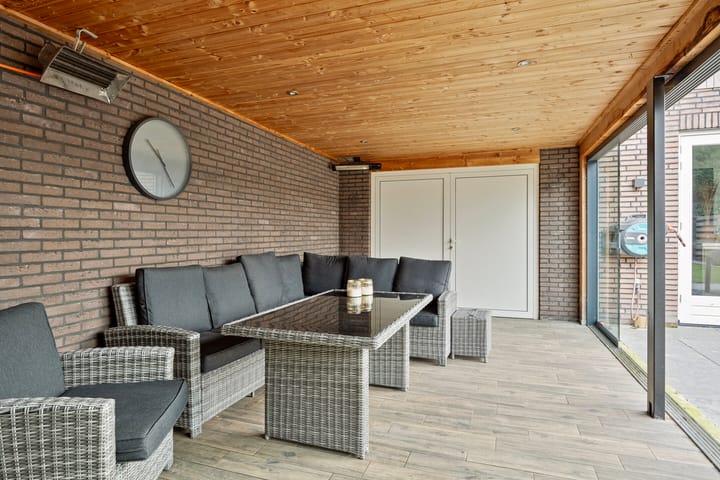 Modern Semi-Detached House with Outdoor Room and Extended Kitchen — 85