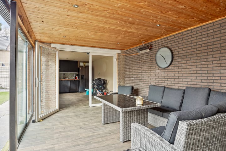 Modern Semi-Detached House with Outdoor Room and Extended Kitchen — 87
