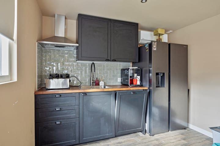 Modern Semi-Detached House with Outdoor Room and Extended Kitchen — 91