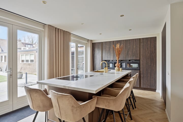 Modern Semi-Detached House with Outdoor Room and Extended Kitchen — 23