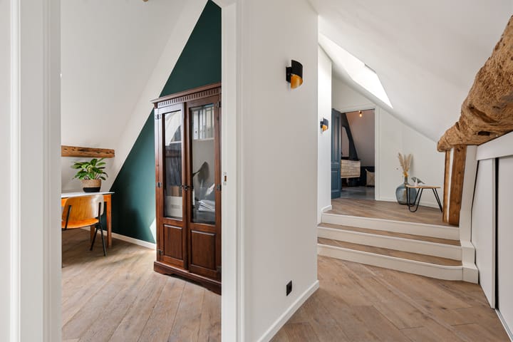 Stylishly Renovated Farmhouse with Versatile Living Spaces — 84
