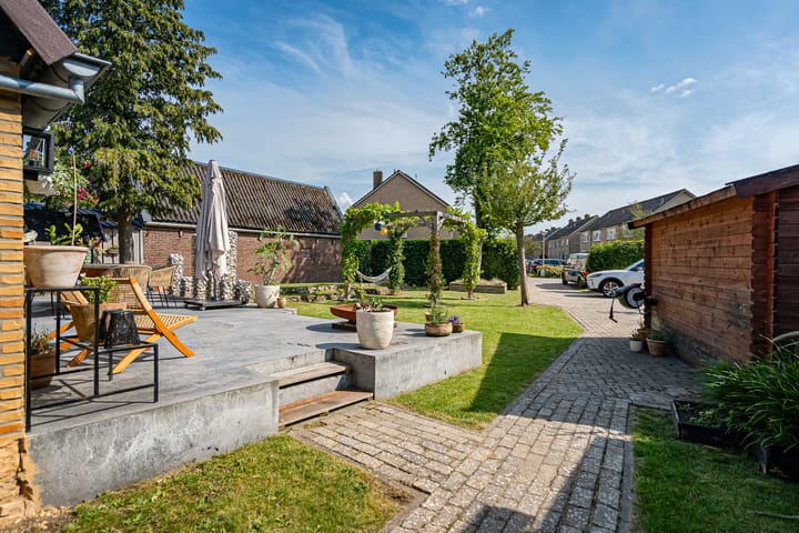 Stylishly Renovated Farmhouse with Versatile Living Spaces — 120