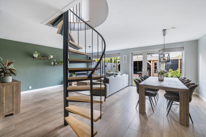 Spacious Family Home with Garage and Sunny Garden in Popular Nieuwland — 24