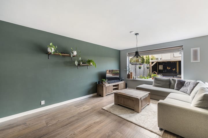 Spacious Family Home with Garage and Sunny Garden in Popular Nieuwland — 18