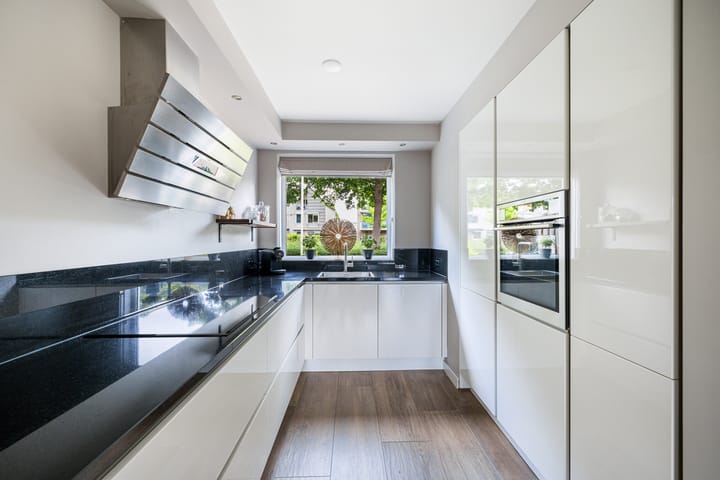 Spacious Family Home with Garage and Sunny Garden in Popular Nieuwland — 34