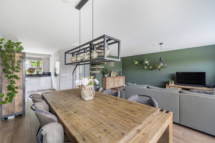 Spacious Family Home with Garage and Sunny Garden in Popular Nieuwland — 28