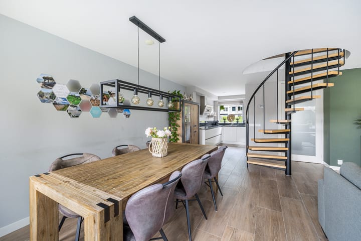 Spacious Family Home with Garage and Sunny Garden in Popular Nieuwland — 30
