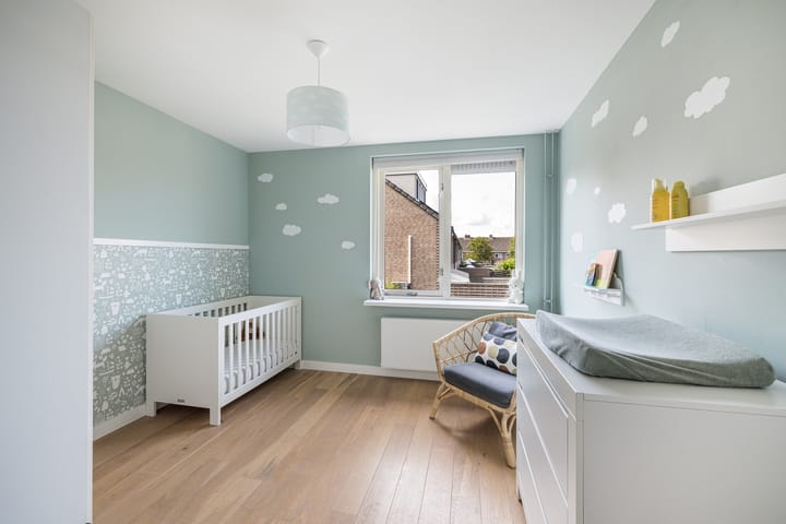Spacious Family Home with Garage and Sunny Garden in Popular Nieuwland — 50