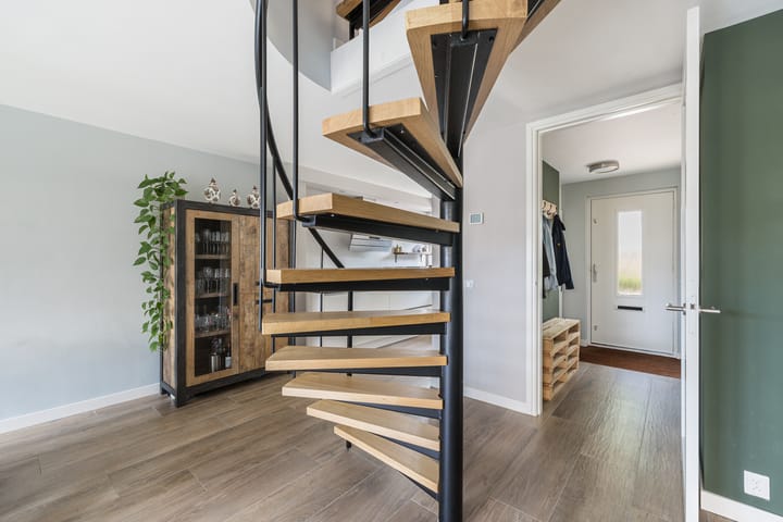 Spacious Family Home with Garage and Sunny Garden in Popular Nieuwland — 32